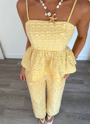 Ensemble jaune pastel 2 pièces à relief floral taille M, marke: Soleil, zustand: Sehr gut, größe: M / 38 / 10, 45,90 €, 48,90 € inklusive Vinted-Käuferschutz