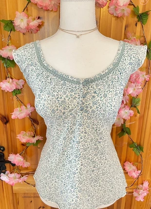Soft Blue Floral Print Sleeveless Blouse | Dainty Button Detail | Romantic Summer Top., marque: Cute, état: Bon état, taille: XL / 42 / 14, 14,50 €, 15,93 € Protection acheteurs incluse