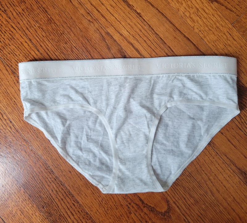 Victoria's Secret Hiphugger/Hipster Panties 

Size: Medium 1