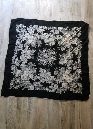Foulard fleuri noir blanc , brand: Vintage, condition: Good, €2.00, €2.80 includes Buyer Protection