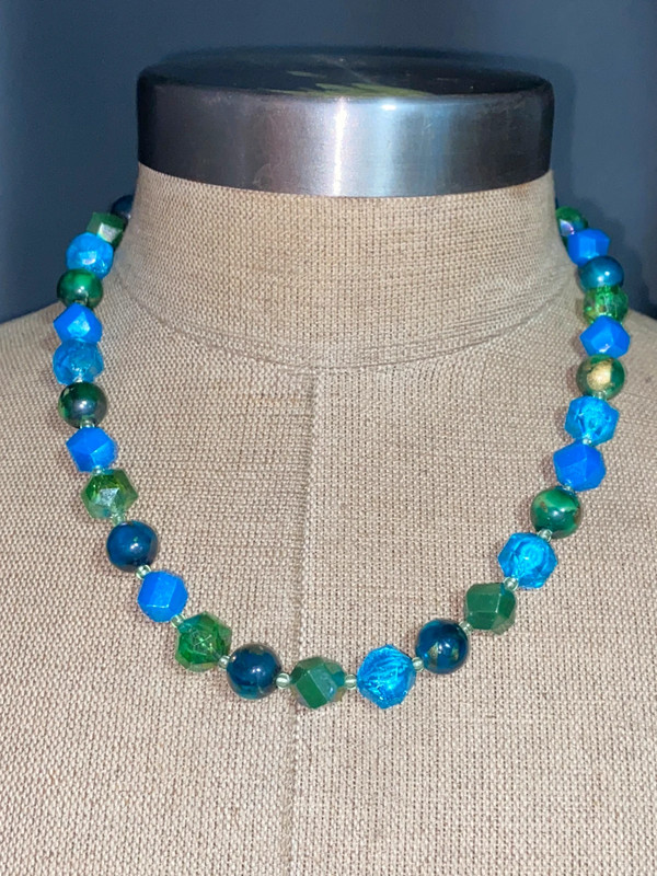 Vintage HongKong 20” necklace blue green plastic beaded slide clasp 1