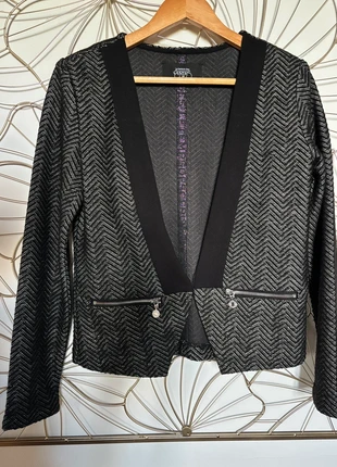 Veste blazer femme noir & gris motif chevrons – chic, zippée, effet tailleur, marque: Le Temps des Cerises, état: Très bon état, taille: XS / 34 / 6, 10,00 €, 11,20 € Protection acheteurs incluse