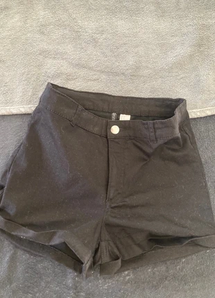 Korte zwartte vrouwenshort, marca: H&M, estado: Muy bueno, tamaño: S / 36 / 8, 3,00 €, 3,85 € Protección al comprador incluida