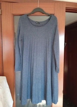 Bonito vestido de punto con vuelo, marca: Boutique Italiana, estado: Muy bueno, tamaño: Talla única, 13,00 €, 14,35 € Protección al comprador incluida