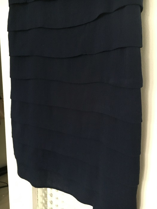 Robe bleu à volant de la marque H&M en taille 40 2