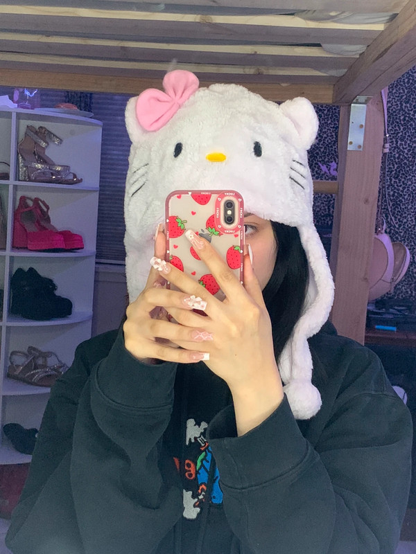 Hello Kitty hat 1