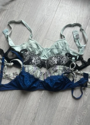 Lot de 4 soutiens gorge 85B, état: Très bon état, taille: 85B, 3,00 €, 3,85 € Protection acheteurs incluse