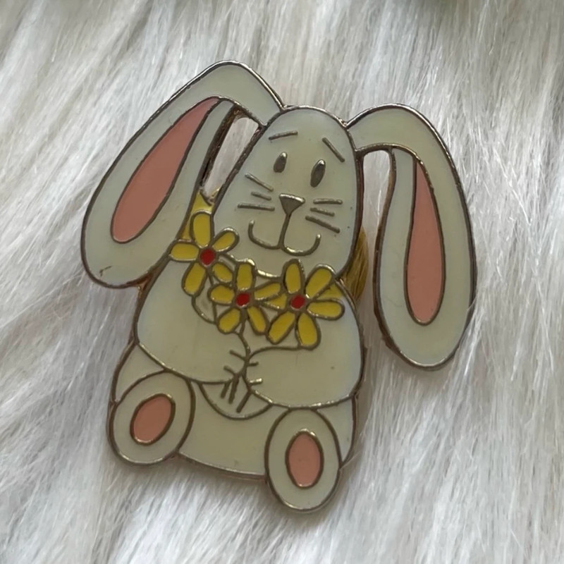 Vintage International Bunny pin 1