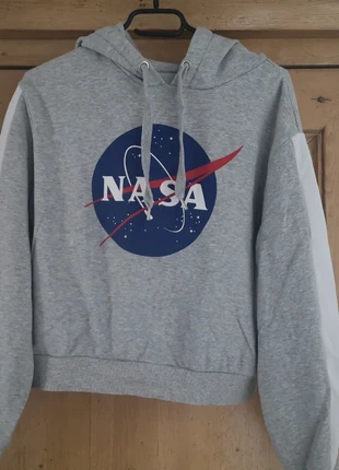 Sweet gris femme ou ado avec inscription NASA, merk: Boohoo, staat: Heel goed, maat: S / 36 / 8, € 5,00, € 5,95 inclusief Kopersbescherming