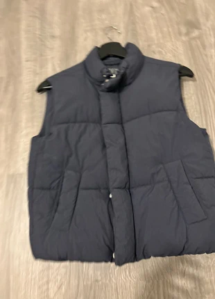 Doudoune sans manches Zara, marque: Zara, état: Bon état, taille: 9 ans / 134 cm, 3,00 €, 3,85 € Protection acheteurs incluse