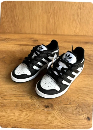Baskets femme Adidas Centennial LMJ – Noir/Blanc – Taille 36 ⅓ – Neuf avec étiquette, brand: adidas, condition: New with tags, size: 36, €45.00, €47.95 includes Buyer Protection