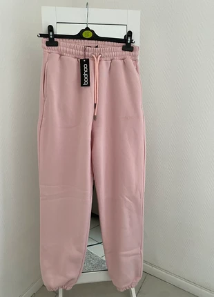 Pantalon jogging rose Boohoo neuf S, brand: Boohoo, condition: New with tags, size: S / 36 / 8, €15.00, €16.45 includes Buyer Protection
