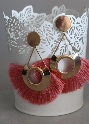 Pendientes dorados con flecos rosa, marca: Local, estado: Muy bueno, 3,00 €, 3,85 € Protección al comprador incluida