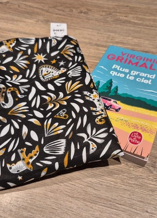 Pochette matelassée livre de poche, brand: Fait Main, condizioni: Nuovo senza cartellino, €12.00, €13.30 include la Protezione acquisti