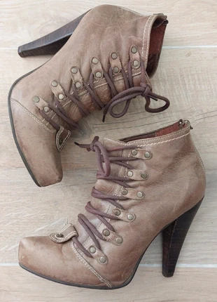 Botines taco alto, efecto gastado. Color café/beige. Talla 38, merk: Pollini, staat: Heel goed, maat: 38, € 10,00, € 11,20 inclusief Kopersbescherming