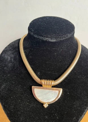 Omega necklace with top pendant, merk: Omega, staat: Nieuw zonder prijskaartje, € 9,00, € 10,15 inclusief Kopersbescherming