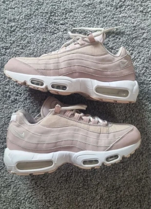 Chaussure Nike air max 95 rose avec lacet blanc taille 42, marque: Nike, état: Bon état, taille: 42, 25,00 €, 26,95 € Protection acheteurs incluse