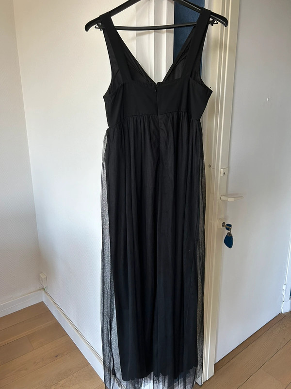 Robe noire et dorée à perles 3