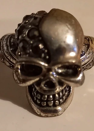 Anello teschio in acciaio e strass, marque: Acciaio, état: Très bon état, taille: 19 mm, 7,00 €, 8,05 € Protection acheteurs incluse