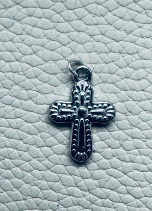 Pendentif croix ciselé, marke: Vintage, zustand: Neu, 12,00 €, 13,30 € inklusive Vinted-Käuferschutz