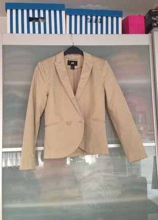 beiger Blazer von H&M Größe 36 NEU, marque: H&M, état: Bon état, taille: S / 36 / 8, 5,00 €, 5,95 € Protection acheteurs incluse