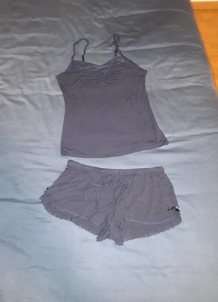 Pyjama short taille M très bon état , merk: TEX, staat: Heel goed, maat: M / 38 / 10, € 2,00, € 2,80 inclusief Kopersbescherming