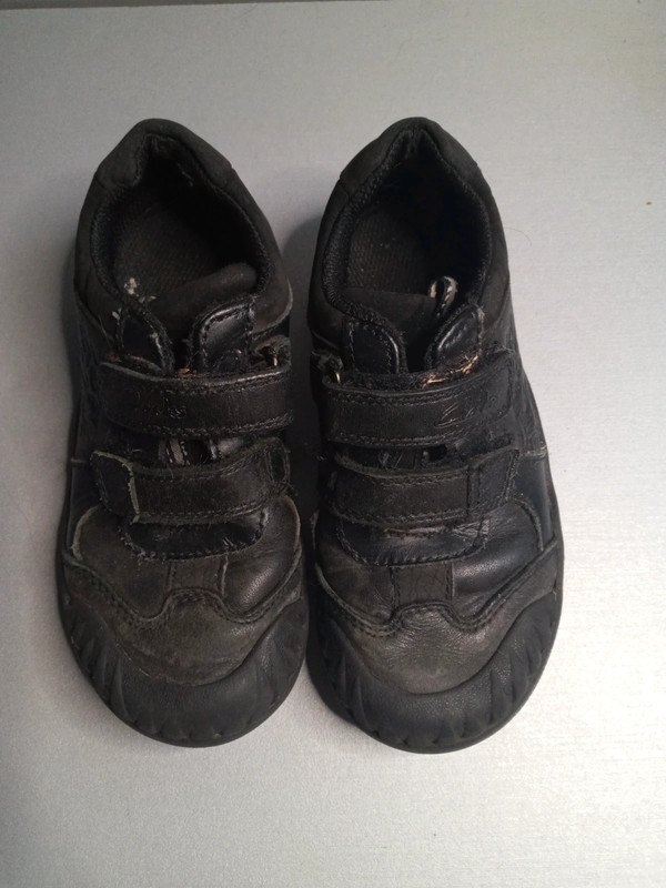 Clarks Stomposaurus black hook and loop shoes uk 9 Vinted