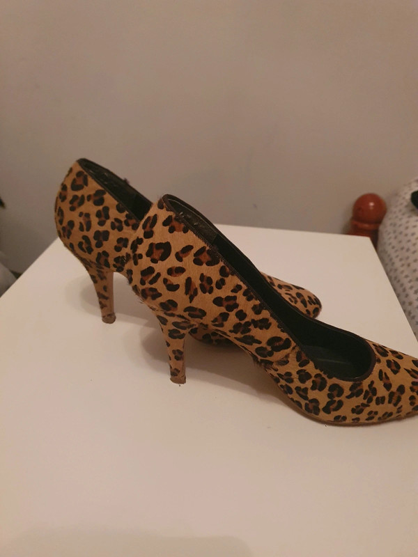 Size 5 leopard sale print shoes