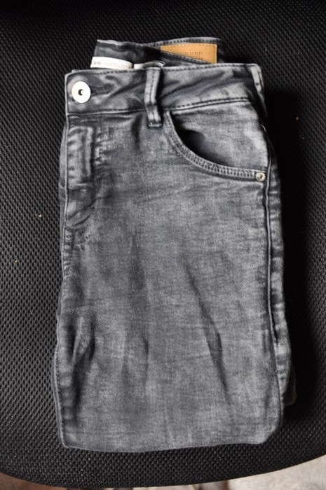 Pantalon skinny gris délavé déchiré Bershka 2