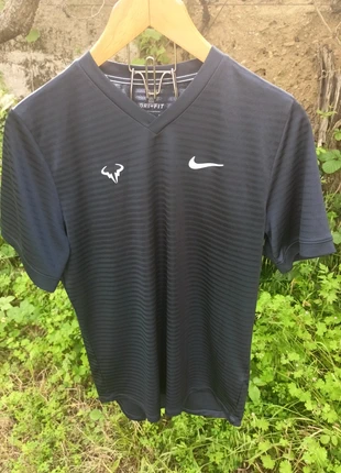 Tee tennis Nike Dri Fit Rafael Nadal, brand: Nike, condizioni: Ottime, taglia: M, €50.00, €53.20 include la Protezione acquisti