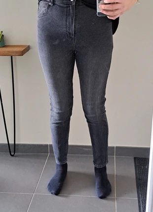 Jean slim noir, marke: Bershka, zustand: Sehr gut, größe: L / 40 / 12, 3,00 €, 3,85 € inklusive Vinted-Käuferschutz