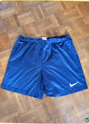 Joli short de sport Nike taille M Ref 19IT068, marque: Nike, état: Très bon état, taille: M, 10,80 €, 12,04 € Protection acheteurs incluse