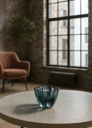 🌊 Vase design vintage en verre épais bleu pétrole – forme florale, condition: Good, €16.50, €18.03 includes Buyer Protection