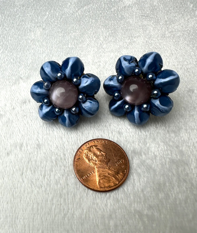 Vintage Blue Flower Clip Earrings 1