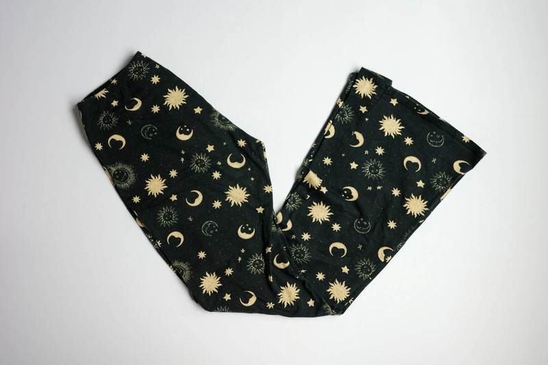 Celestial Flare Black Leggings - Size M - Mid-Waist & Non-See-Through! 1