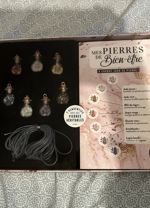 Coffret « mes pierres de bien être », état: Neuf avec étiquette, 14,00 €, 15,40 € Protection acheteurs incluse
