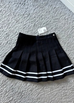 Jupe trapèze plissée noire rayée blanche H&M neuve avec étiquette , marke: H&M, zustand: Neu, mit Etikett, größe: XS / 34 / 6, 20,00 €, 21,70 € inklusive Vinted-Käuferschutz