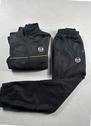 Ensemble survetement sergio tacchini noir equivalent Taille XS, brand: Sergio Tacchini, condizioni: Ottime, taglia: XS, €40.00, €42.70 include la Protezione acquisti