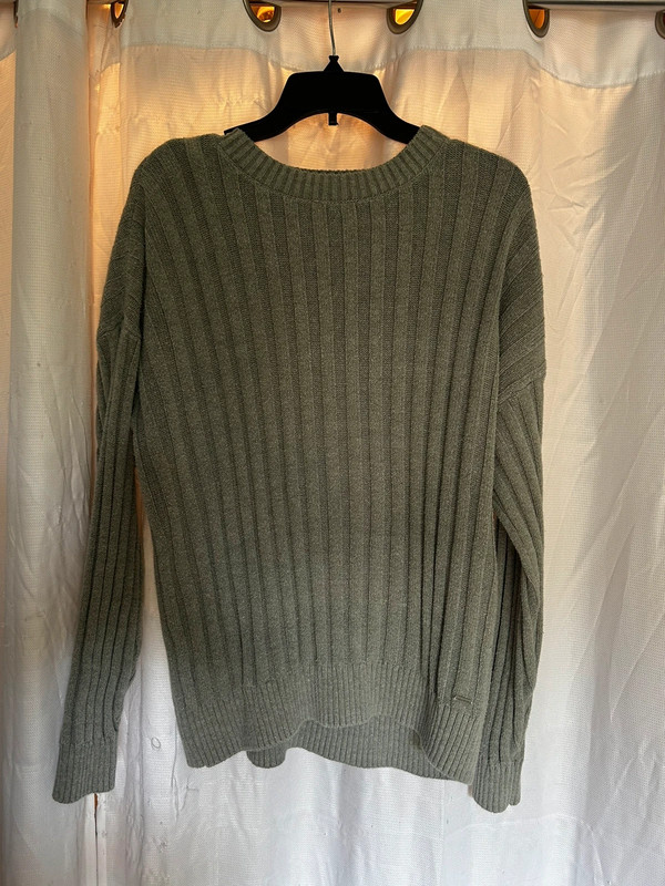 hollister grey slouchy sweater 1