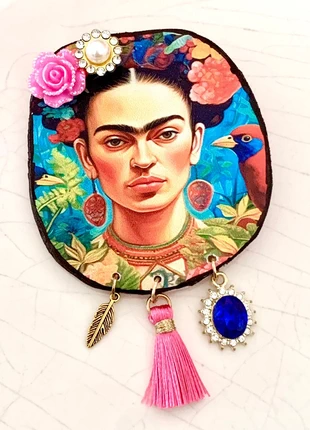 Grande broche Frida Kahlo en bois bohème pompon rose broche femme colorée, estado: Muito bom, €8.50, €9.63 inclui Proteção do Comprador Pro