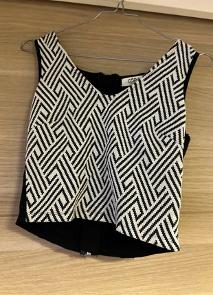Crop top, merk: OÔRA, staat: Heel goed, maat: XXXS / 30 / 2, € 5,00, € 5,95 inclusief Kopersbescherming
