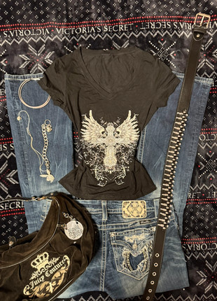 y2k edgy v neck t shirt with printed cross and wings emo alternative, marque: Vintage Dressing, état: Très bon état, taille: S / 36 / 8, 20,00 €, 21,70 € Protection acheteurs incluse