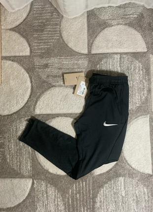 Jogging nike, marca: Nike, estado: Nuevo con etiquetas, tamaño: M, 25,00 €, 26,95 € Protección al comprador incluida