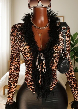 Blouse manche longue cintré motifs léopard avec fourrure noir y2k chic taille S (ref 177), marca: Fashion, estado: Novo sem etiquetas, tamanho: S / 36 / 8, €28.30, €30.42 inclui Proteção do Comprador
