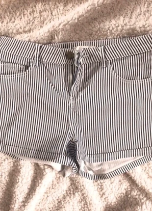 Short rayé hm 34 Xs, marque: H&M, état: Neuf sans étiquette, taille: XS / 34 / 6, 3,00 €, 3,85 € Protection acheteurs incluse