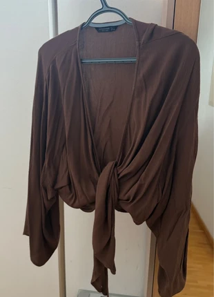 Stradivarius Bluse zum Wickeln, brand: Stradivarius, condizioni: Nuovo senza cartellino, taglia: L / IT 44 / EU 40, €10.00, €11.20 include la Protezione acquisti