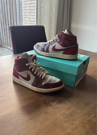 Nike Jordan 1 mid red se, marque: Jordan, état: Bon état, taille: 42, 49,95 €, 53,15 € Protection acheteurs incluse