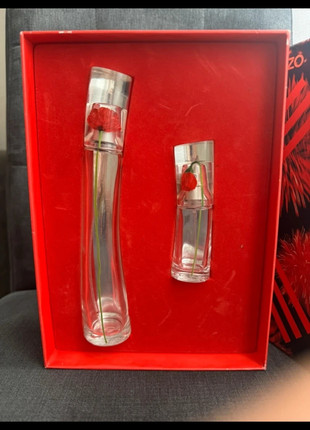 Bouteilles de parfums flower by Kenzi avec sa boite, marque: Kenzo, état: Neuf avec étiquette, 12,00 €, 13,30 € Protection acheteurs incluse