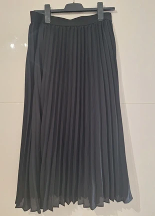 Zwarte plooienrok midi, hema, merk: Hema, staat: Heel goed, maat: M / 38 / 10, € 5,50, € 6,48 inclusief Kopersbescherming