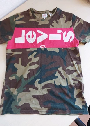 Camiseta camuflaje de Levis, marca: Levi's, estado: Muy bueno, tamaño: M, 10,00 €, 11,20 € Protección al comprador incluida